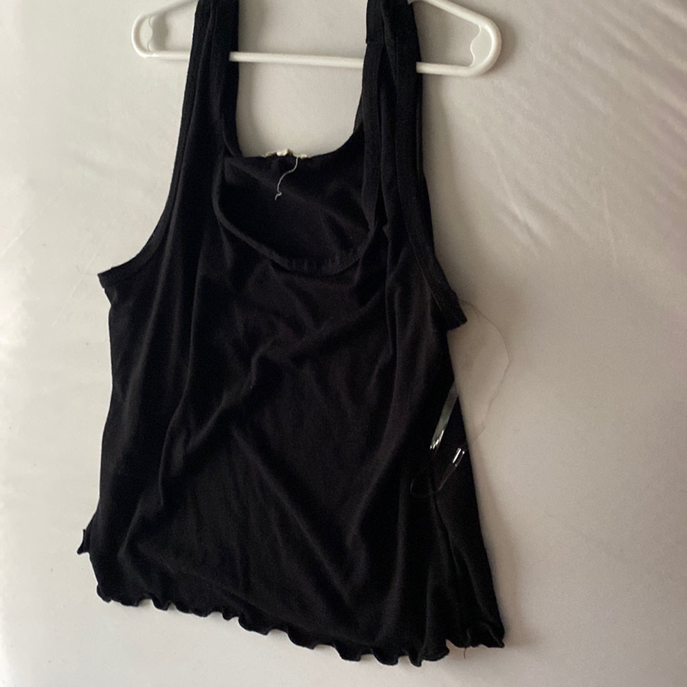 Cute black crop top !
